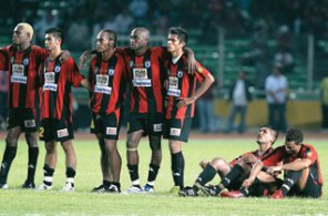 Ekspresi anak2 Persipura yang menelan kepahitan saat di kalahkan oleh SFC di laga Final Copa Dji Sam Soe Tahun 2007